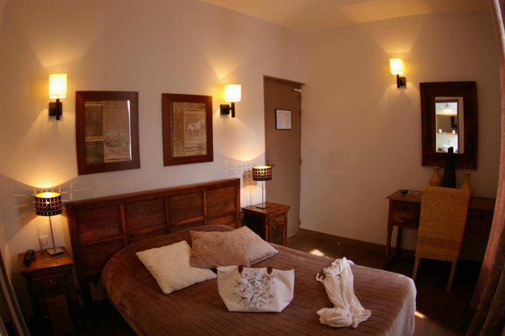 Logis Hotel Le Cheval Noir Argenton Sur Creuse Szoba fotó