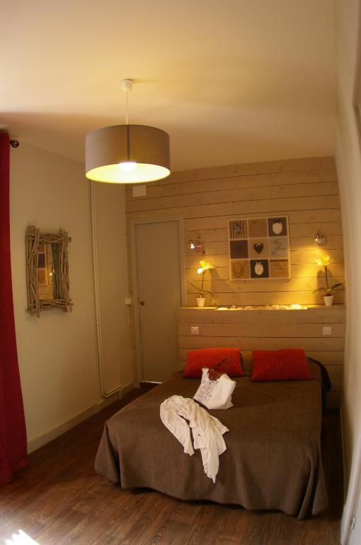 Logis Hotel Le Cheval Noir Argenton Sur Creuse Kültér fotó